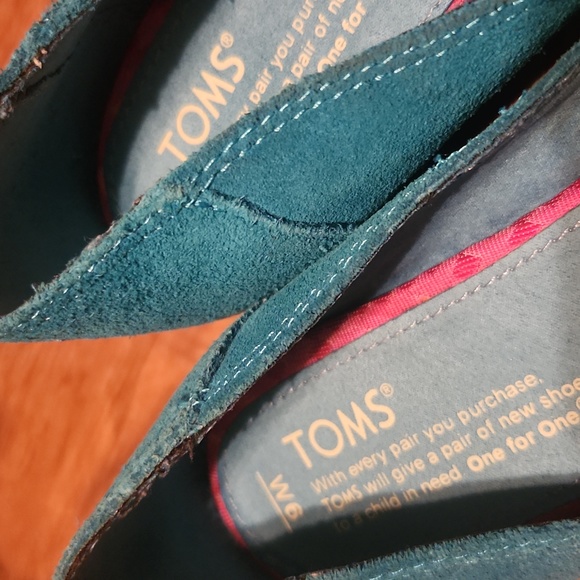 Shoes - Picture 3 of 4